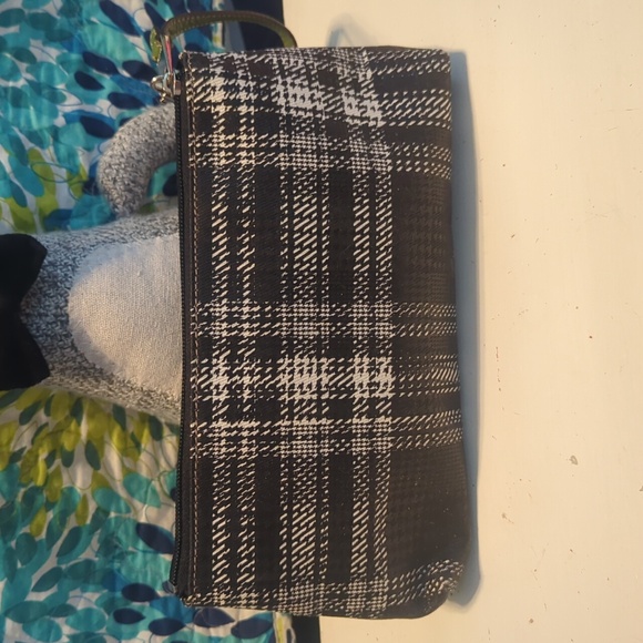 Tignanello Wristlet Canvas / Wallet / Black Plaid Green Leather Strap & Trim - Picture 3 of 8